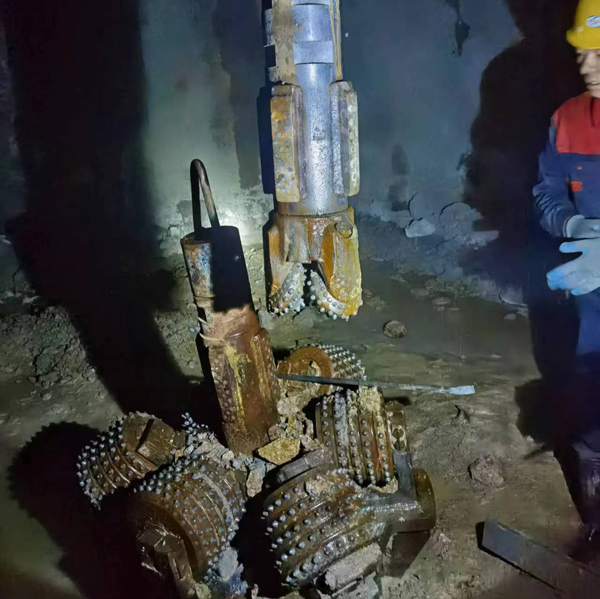 1654065787148536.jpg 反井鉆機擴孔大鉆頭.jpg