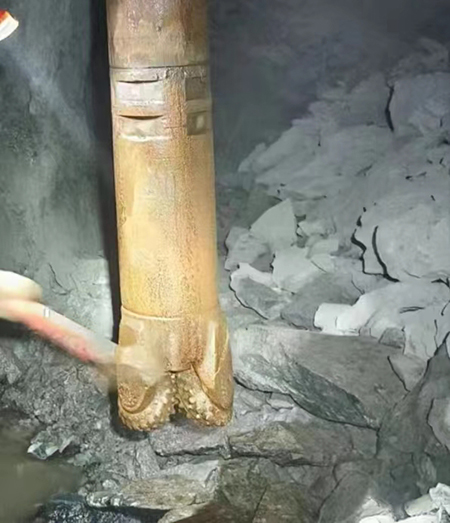 如何解決天井鉆機(jī)施工中坍孔問題?