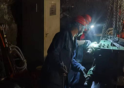 反井鉆機司機工作日常 反井鉆機司機工作日常